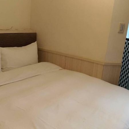 Galaxy Mini Inn Taipei Bagian luar foto