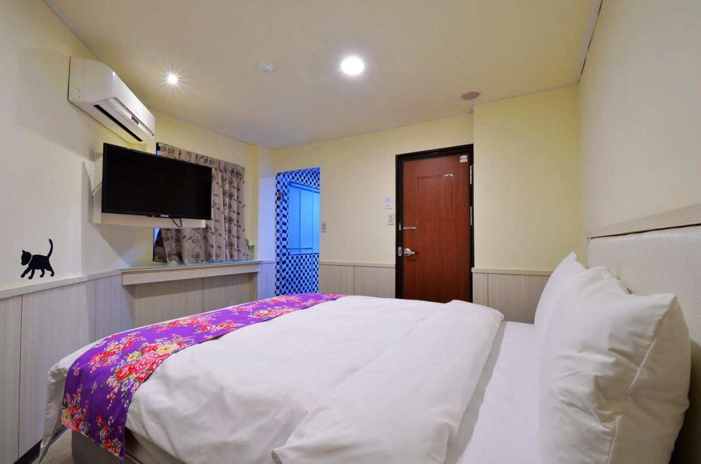 Galaxy Mini Inn Taipei Bagian luar foto