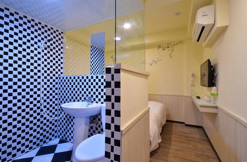 Galaxy Mini Inn Taipei Bagian luar foto