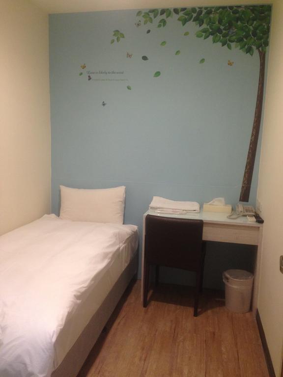 Galaxy Mini Inn Taipei Bagian luar foto