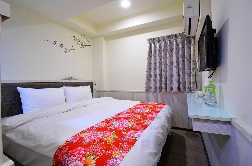 Galaxy Mini Inn Taipei Bagian luar foto