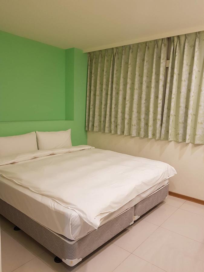 Galaxy Mini Inn Taipei Bagian luar foto