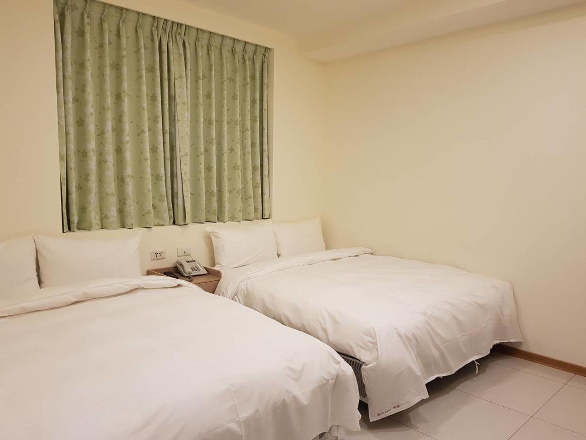 Galaxy Mini Inn Taipei Bagian luar foto