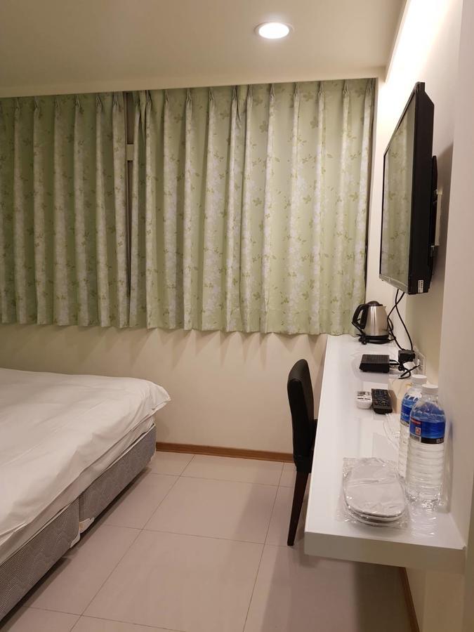 Galaxy Mini Inn Taipei Bagian luar foto
