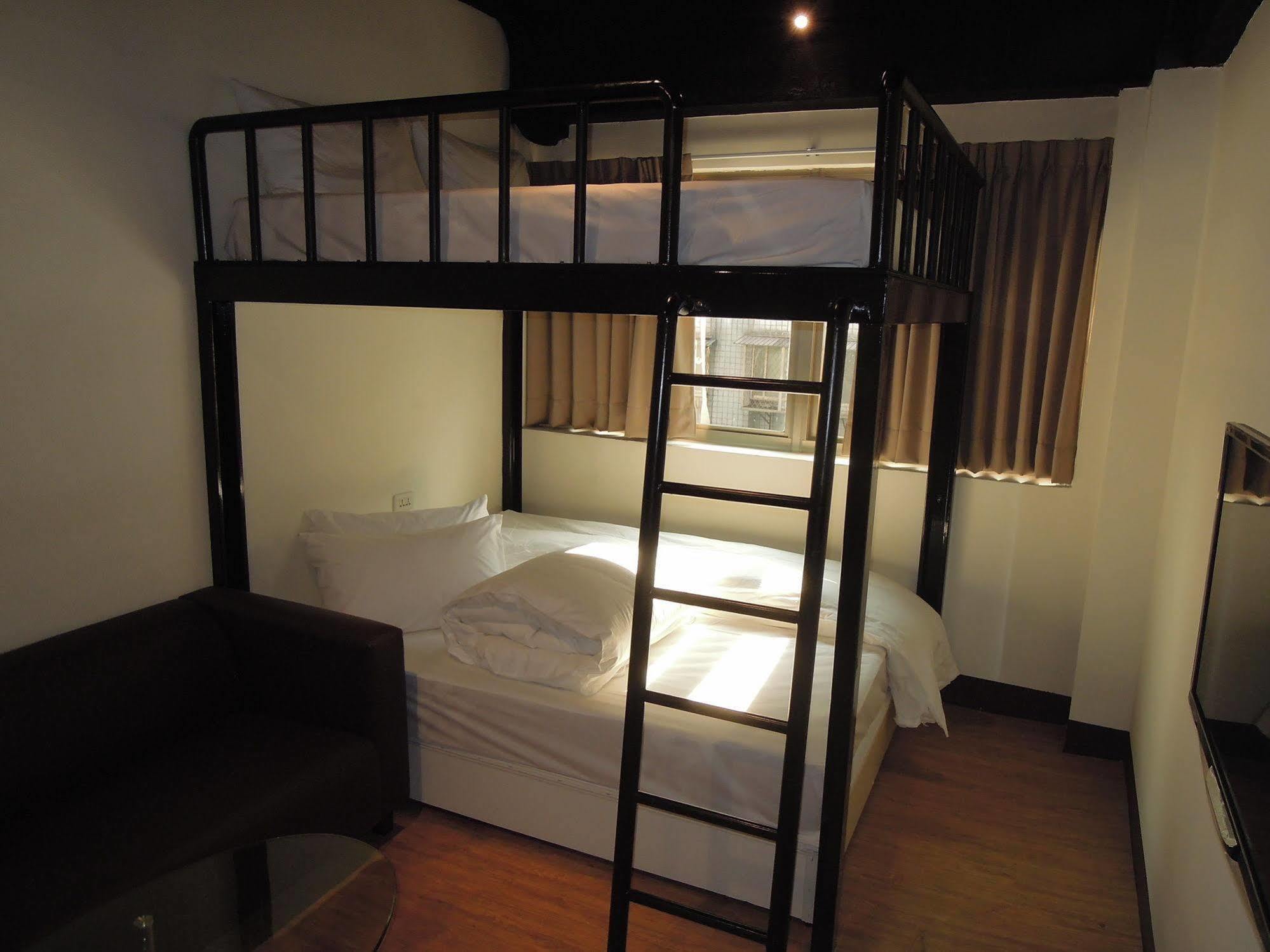 Galaxy Mini Inn Taipei Bagian luar foto