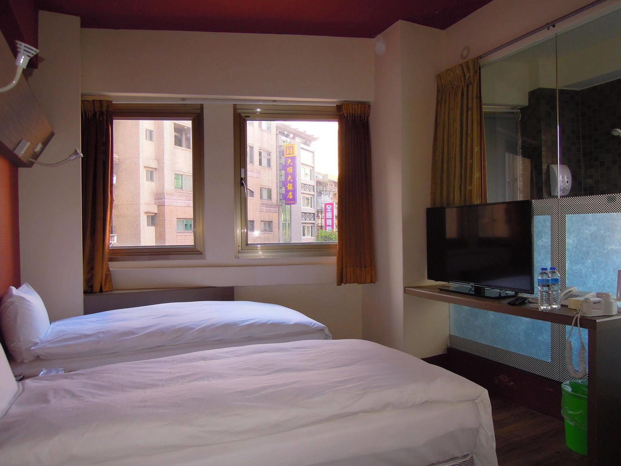 Galaxy Mini Inn Taipei Bagian luar foto