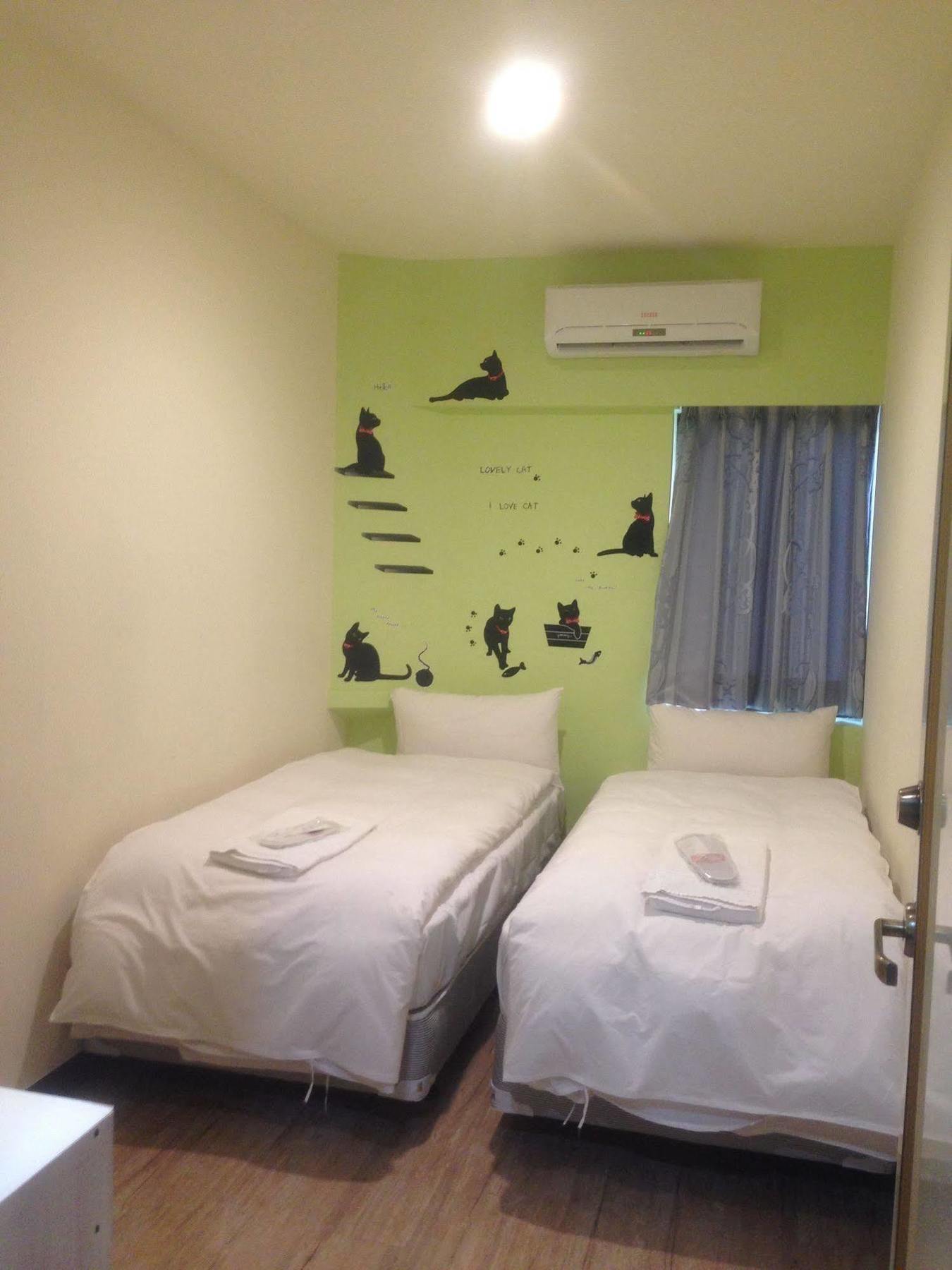 Galaxy Mini Inn Taipei Bagian luar foto