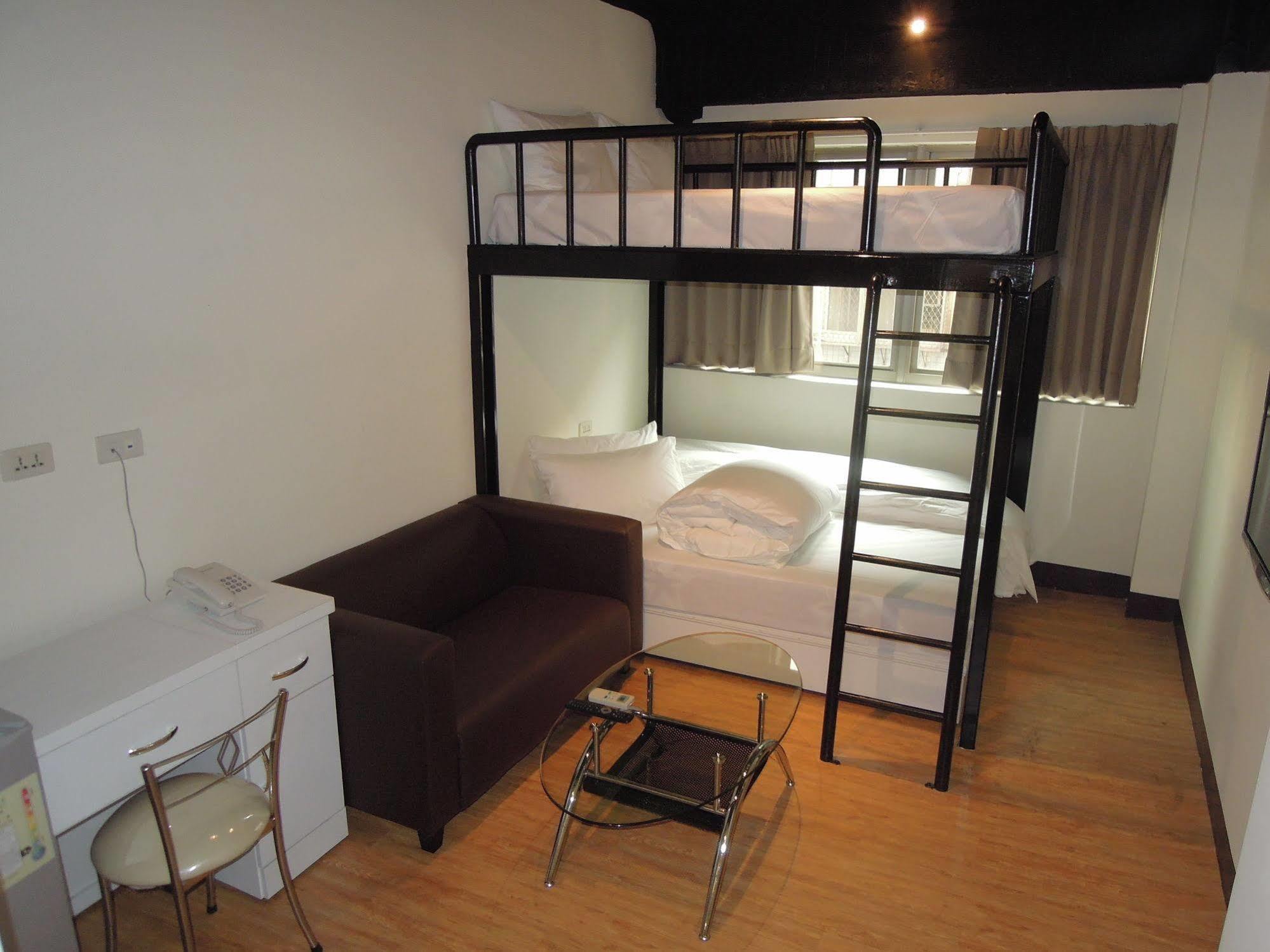 Galaxy Mini Inn Taipei Bagian luar foto