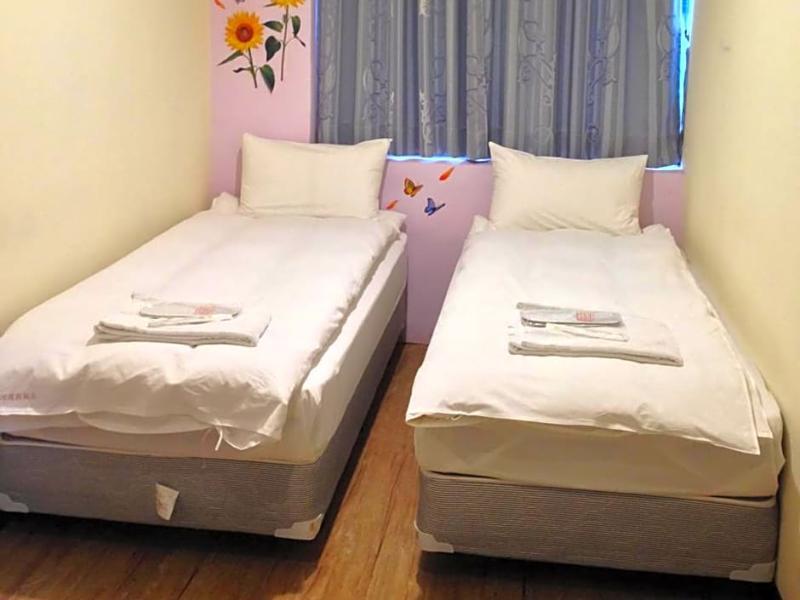 Galaxy Mini Inn Taipei Bagian luar foto